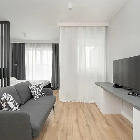 Elegant In The Center Of With Free Garage By Renters Appartement *
