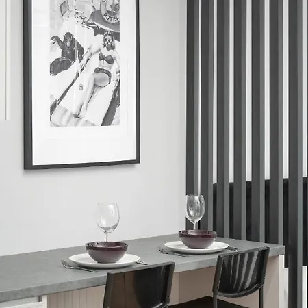 Elegant In The Center Of With Free Garage By Renters Appartement