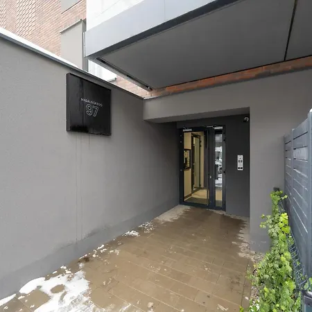Elegant In The Center Of With Free Garage By Renters Appartement *